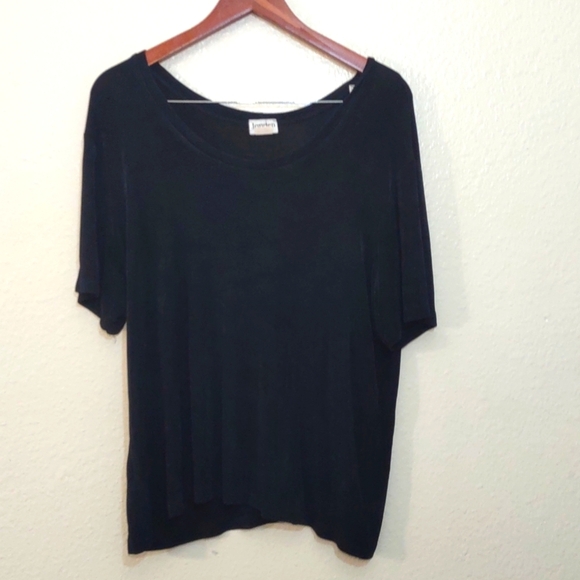 USED JONDEN WOMEN BY LINDA LEAL COLOR BLACK SIZE 3X HAS HOLE ON BACK OF SHIRT - Picture 1 of 10